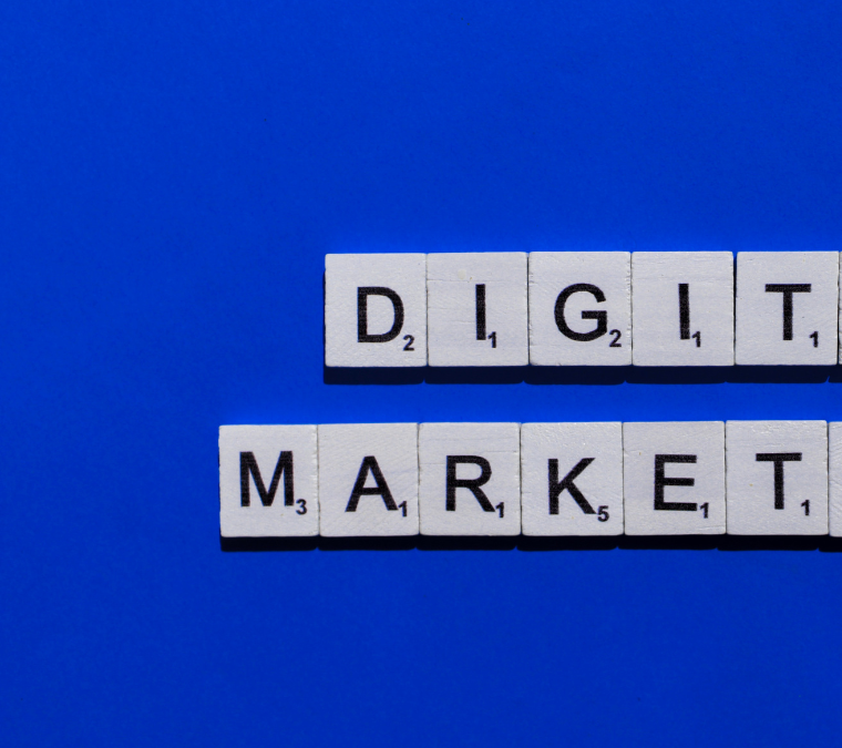 Privacy Policy of dubai digital expert with logo and digital marketing with blue background